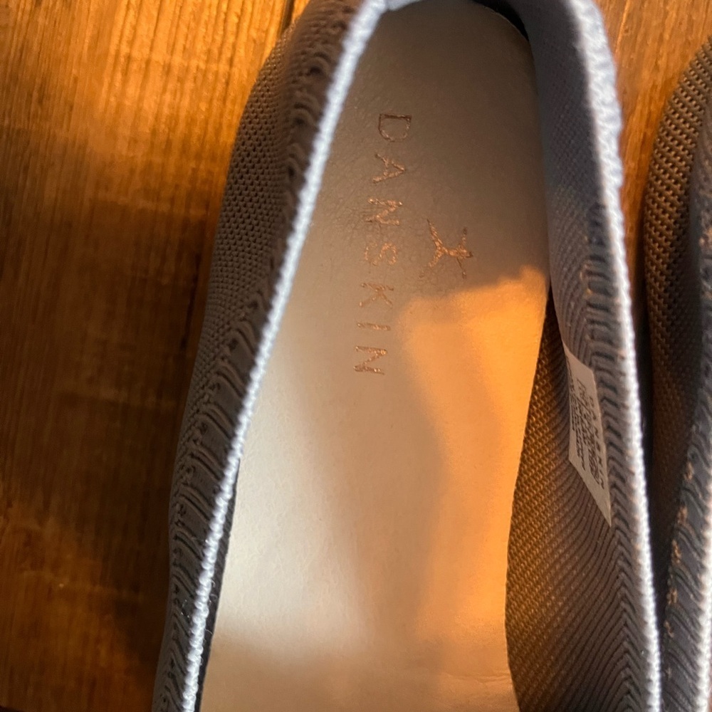 Danskin Light Gray Women's Flats - Picture 2 of 4